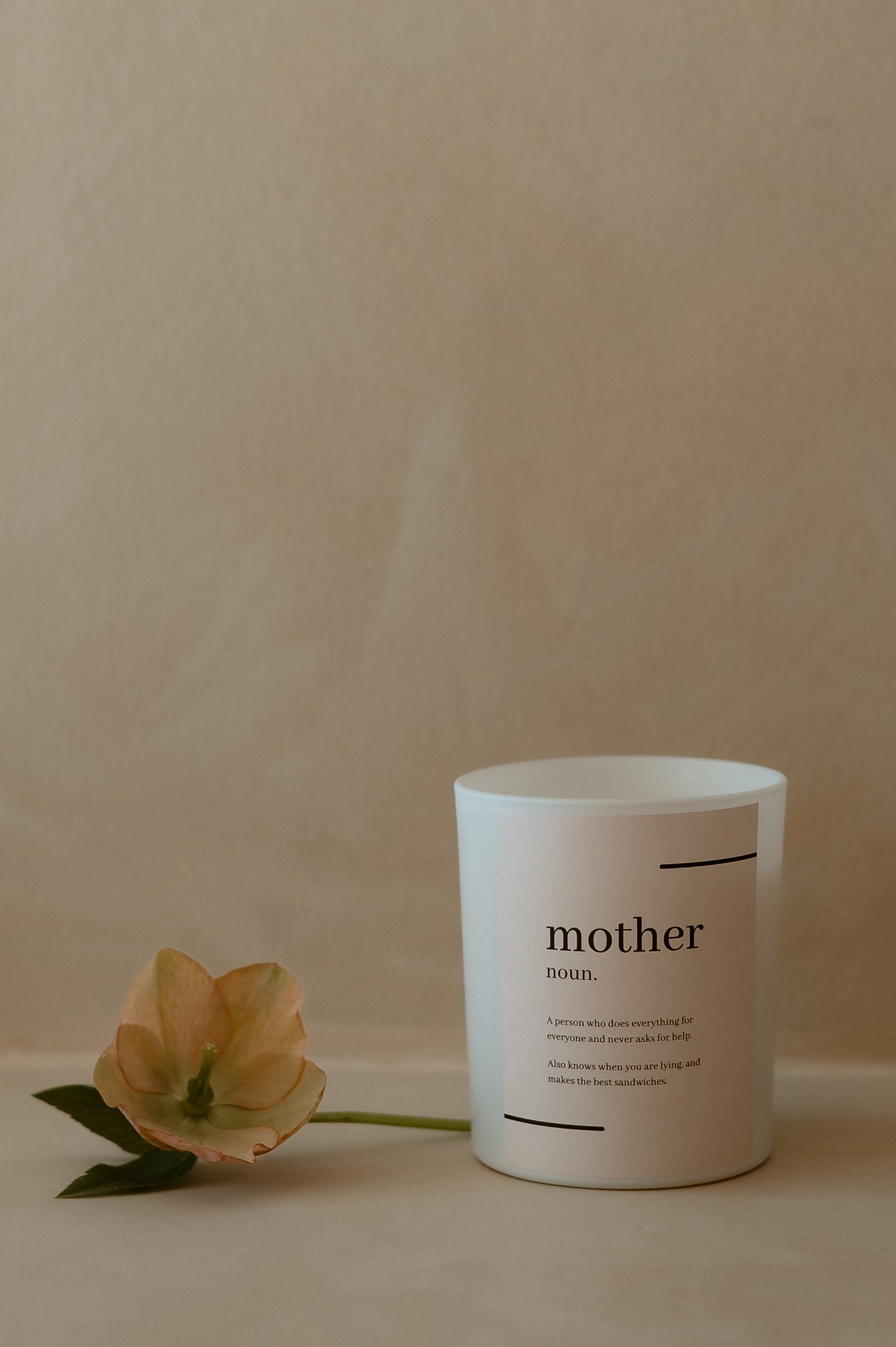 Anyák napi illatgyertya és macaron csomag - Mother noun