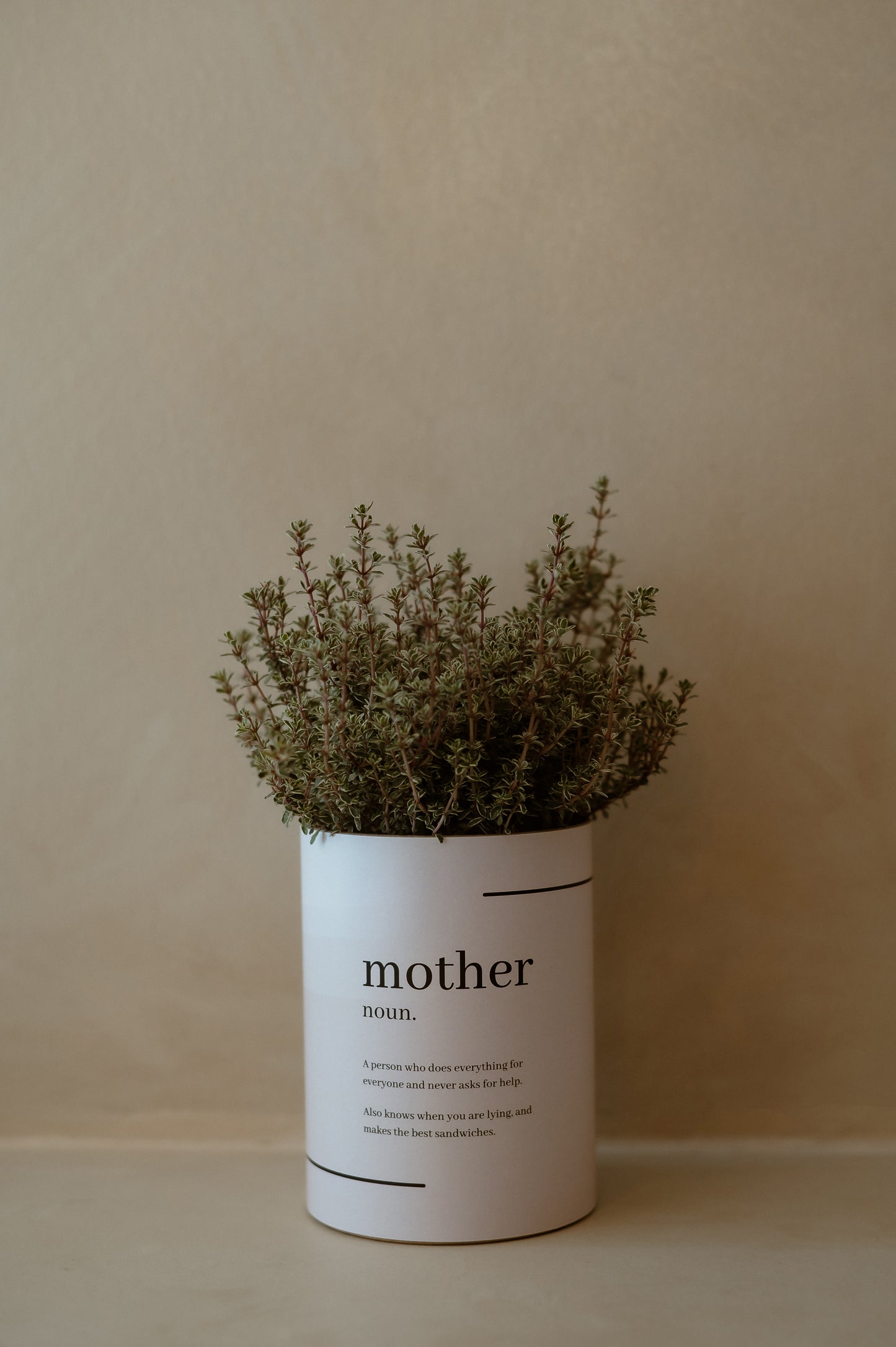 Anyák napi illatgyertya, illatosító, fűszernövényke és macaron csomag - Mother noun